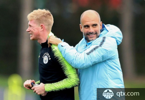 17岁天才卡尔展现极强潜力，德甲首秀表现亮眼，凭借出色技术和风格成为焦点。（17岁天才卡尔德甲首秀惊艳，精湛技术与独特风格尽显潜力成全场焦点）