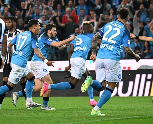 远藤航：我在日本踢过中卫，所以我不介意在利物浦踢什么位置（远藤航：曾在日本踢中卫，在利物浦出任任何位置都可以）