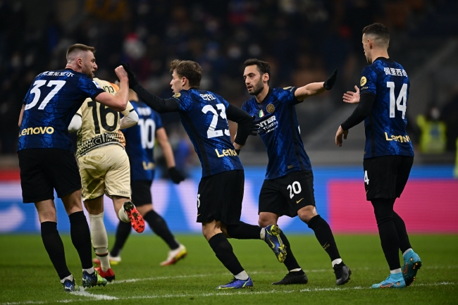 建队基石！武磊、颜骏凌等7人随海港四夺中超冠军（海港四夺中超冠军，武磊、颜骏凌等7将堪称建队基石）