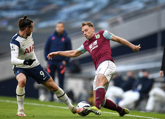 马卡：赫伊森最近状态明显下滑，但俱乐部依然对其充满信心（马卡：赫伊森近期表现下滑，俱乐部依旧信任他）