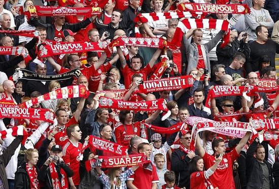 拜仁因球迷燃放烟火被罚，欧冠主场部分看台关闭（因球迷燃放烟花遭处罚，拜仁欧冠主场部分看台被封闭）