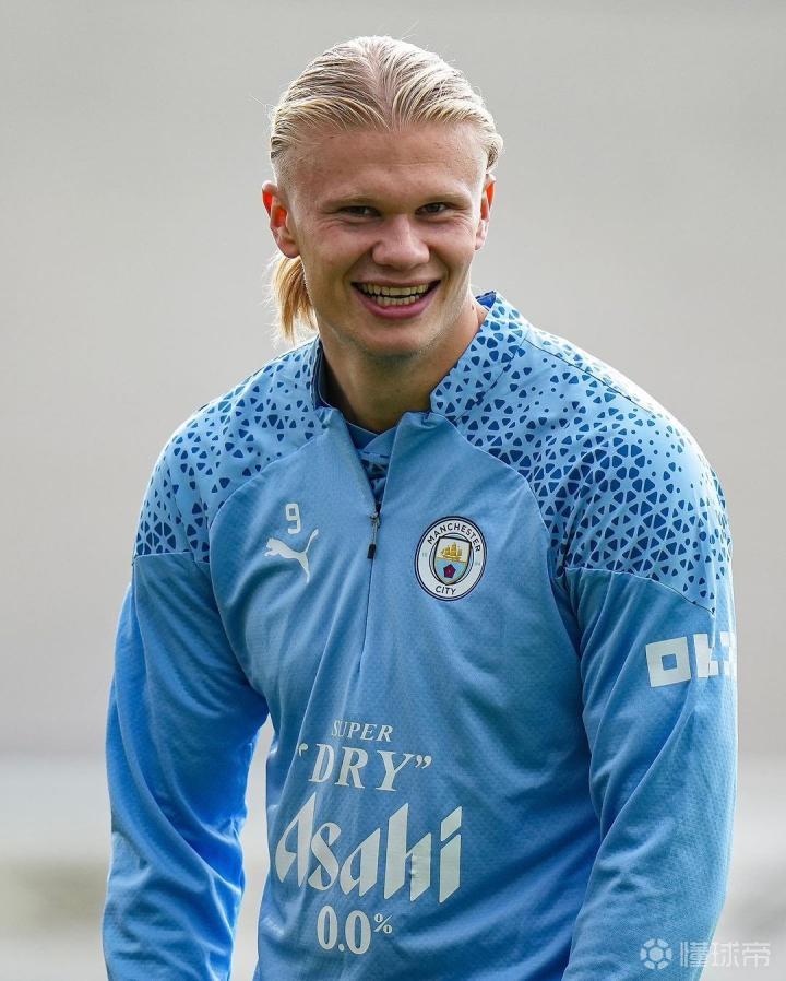 那个拥抱是整场最温暖的画面（全场最暖一幕：那个拥抱）