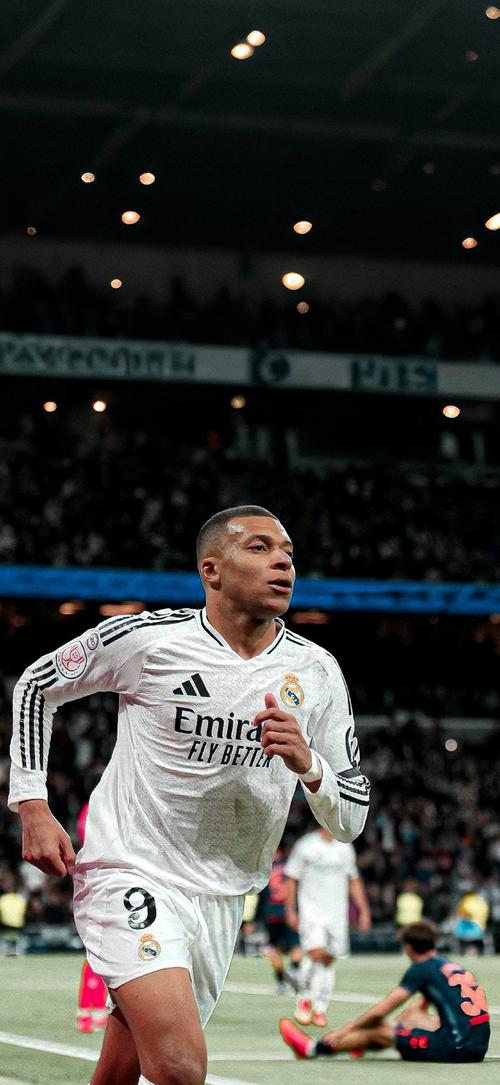 依然美凌格，樊振东夺冠后上演姆巴佩同款庆祝动作（樊振东夺冠后致敬姆巴佩，复刻标志性庆祝动作）