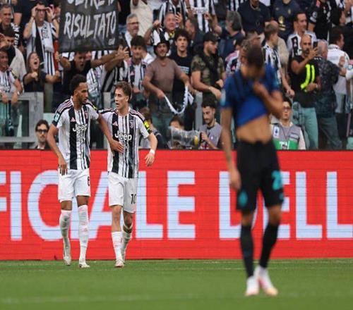 利兹联在英超第14轮主场3-1战胜切尔西，田中碧首球+勒温破门，结束连败并跳出降级区。（英超第14轮：利兹联主场3-1击败切尔西，田中碧收获首球、勒温破门，止连败并逃离降级区）