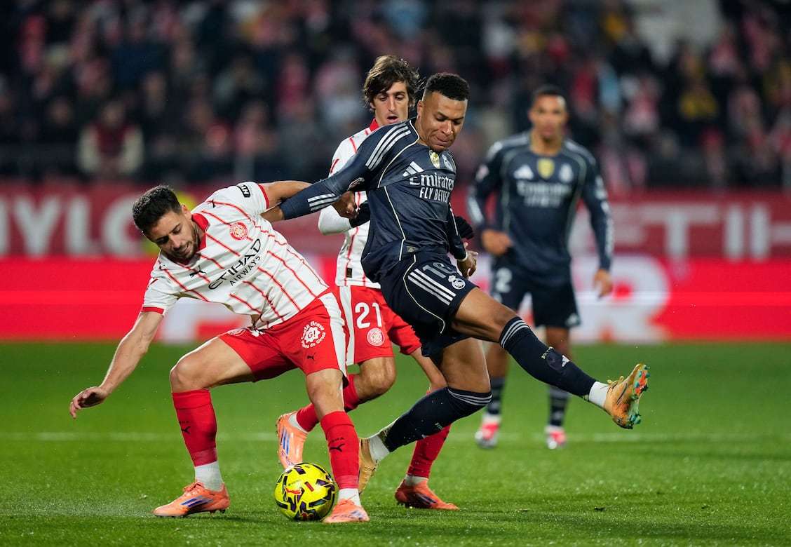 澳超战报：怀特替补造两球，十人阿德莱德联4-1墨尔本城（澳超赛报：怀特替补两次参与破门，十人阿德莱德联4比1击败墨尔本城）