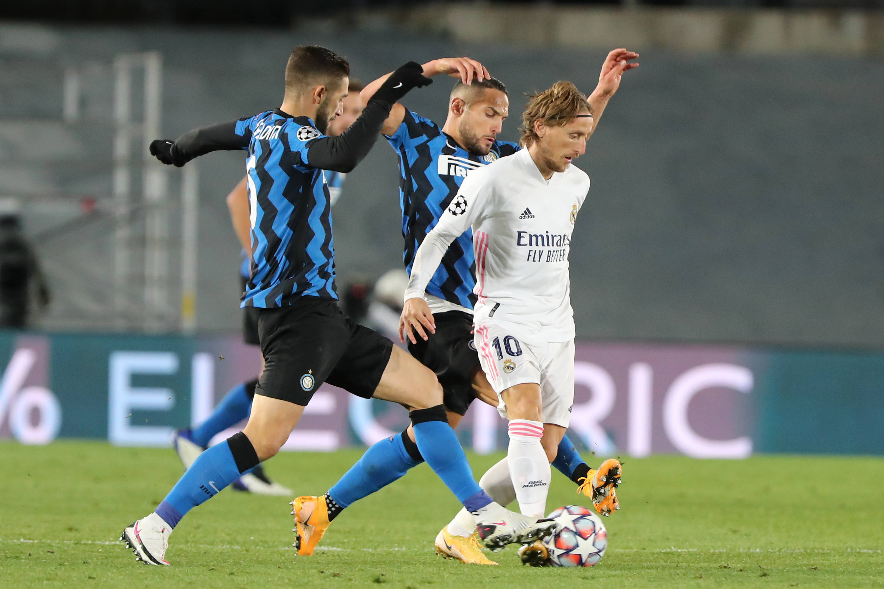 第10个亚军，申花上次拿到中国足球顶级联赛冠军还是30年前（申花第10次屈居亚军，距上次顶级联赛夺冠已30年）