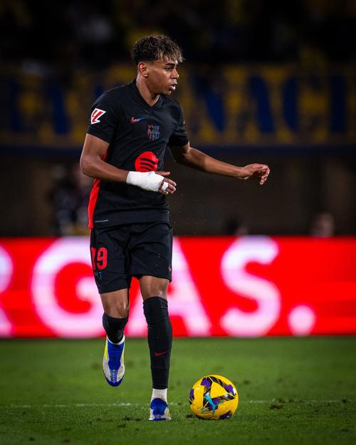 布达佩斯Major半决赛对阵：洞载大战，FaZe对决NaVi（布达佩斯Major半决赛对阵揭晓：焦点之战，FaZe迎战NaVi）