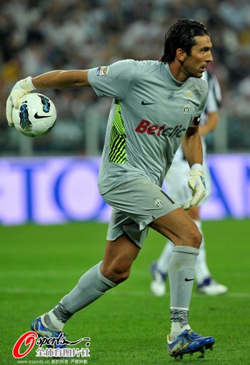 米体：伊尔迪兹和尤文续约谈判依旧没进展，球员希望提高薪资（米体：尤文与伊尔迪兹续约陷入僵局，球员寻求加薪）