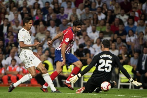 阿莫林：B费采访前有和俱乐部沟通，球队离英超冠军不会太远（阿莫林：B费采访前已与俱乐部沟通，球队距离英超冠军并不遥远）