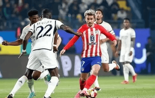 评论丨2025赛季中超联赛落幕：足球的“冷”和群众的“热”（评论丨2025赛季中超收官：场内“冷”，场外“热”）